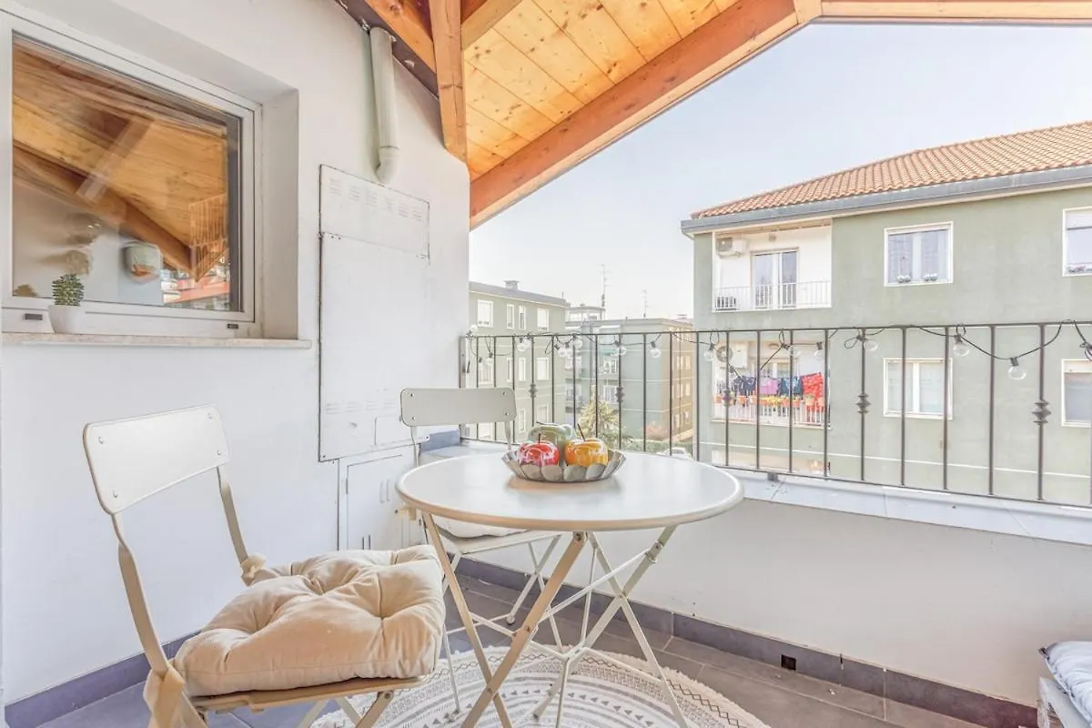 Unconventional Bnb Near Linate - Supreme Meme Loft Milan 0*,  Italy