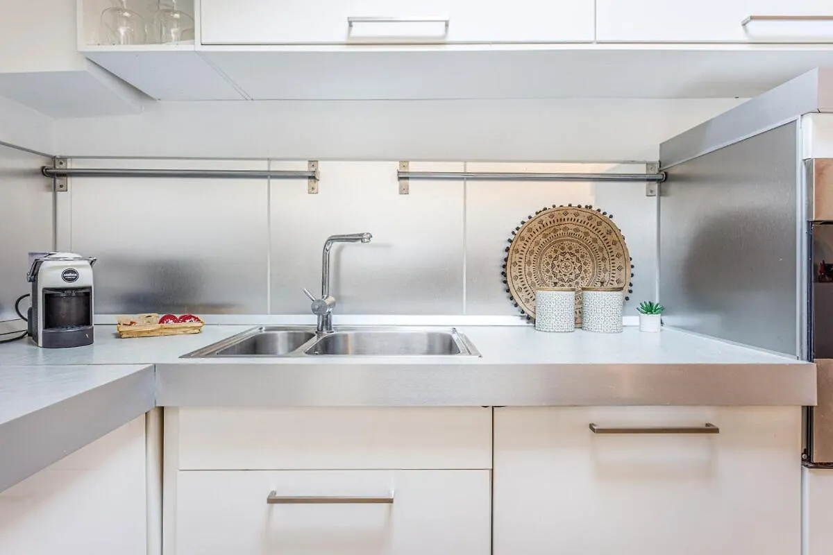 Unconventional Bnb Near Linate - Supreme Meme Loft Milan Apartment